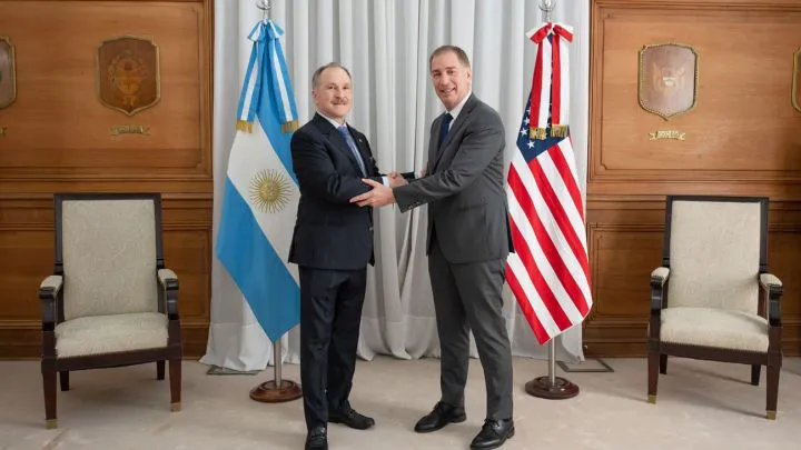 santilli-recibio-al-embajador-de-los-estados-unidos-en-argentina-en-casa-rosada-02122025-2146510
